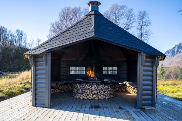 Huvudbild Vindskydd 17 m2 Royal med grill och bänkar - ...